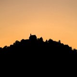 Ein heisser Tag neigt sich &uuml;ber der Wurmlinger Kapelle dem Ende zu. Bild: Erich Sommer