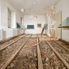 Ehemaliger Ausstellungsraum mit freigelegtem Boden im Erdgeschoss. Bild: Gudrun de Maddalena