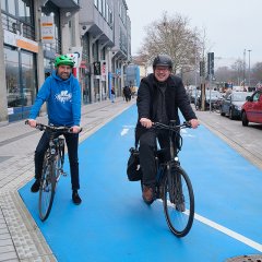 OB Boris Palmer und Baubürgermeister Cord Soehlke haben den Radschnellweg bereits befahren. Bild: Thomas Dinges