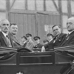 Adolf Scheef (on the right). Second to the left is Ernst Weinmann