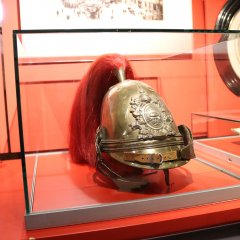 Der Helm des ersten Feuerwehrkommandanten Julius Haller. Bild: Stadtmuseum Tübingen