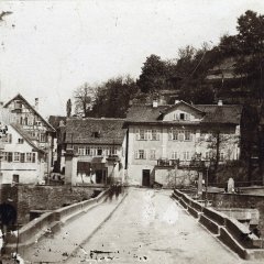 Blick von der alten Neckarbrücke aus auf Neckartor und Uhlandhaus, um 1865. Bild: Paul Sinner, Stadtarchiv Tübingen.