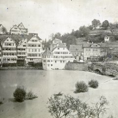 Die Neckarbrücke bei Hochwasser im Mai 1872. Bild: Paul Sinner, Stadtarchiv Tübingen.