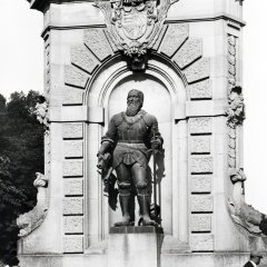 Denkmal des Grafen Eberhard im Bart, 
Entwurf von Adolf Fremd, Foto aus den 1930er-Jahren. Bild: Stadtarchiv Tübingen.