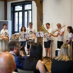 Ein Teil der Durham County Youth Big Band spielt beim Festakt im Tübinger Rathaus. Bild: Patrick Gerstorfer