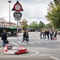 Fußgänger am Europaplatz. Bild: Anne Faden
