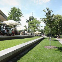 Das neue Café am See mit seiner Seeterrasse lädt zum Verweilen ein. Bild: Anne Faden
