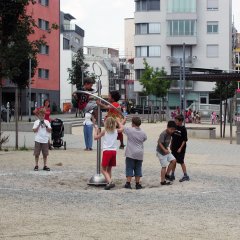 Kinderspiel auf dem Lorettoplatz. Bild: Universitätsstadt Tübingen