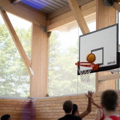 Basketballkörbe wurden ebenfalls in der neuen Halle angebracht
Bild: Universitätsstadt Tübingen