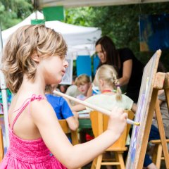 Beim Sommerfest im Juli 2015 konnten Kinder im Garten der Museumsvilla kreativ werden. Bild: Christoph Jäckle