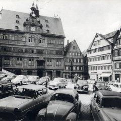 Fotografie des Tübinger Marktplatzes in den 1960er-Jahren.