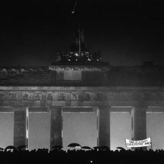 Öffnung des Brandenburger Tors Berlin, 22. Dezember 1989
Bild: Barbara Klemm