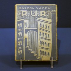 Das Buch R.U.R. – Rosum’s Universal Robots (russische Ausgabe von 1924) ist eine Leihgabe des Tübinger Antiquariats Heckenhauer.

Bild: Stadtmuseum Tübingen