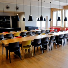 In der neuen Cafeteria können die Mitarbeiterinnen und Mitarbeiter des Baudezernats ihre Mittagspause verbringen.

Bild: Universitätsstadt Tübingen