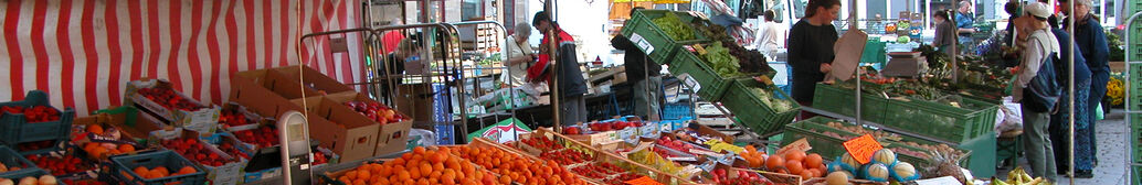 Wochenmarkt auf dem Tübinger Marktplatz