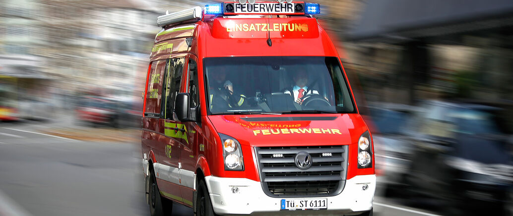 Bild: Feuerwehrauto im Einsatz.