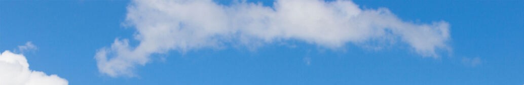 Blauer Himmel mit Wolken