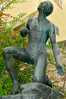 Skulptur Hölderlin (kniender Mann aus Bronze)