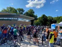 Gruppe von Fahrradfahrern auf dem Europaplatz in Tübingen