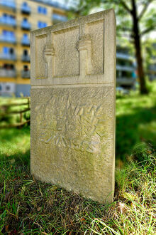 Denkmal des unbekannten Kriegsdienstverweigerers (Block aus hellem Stein)