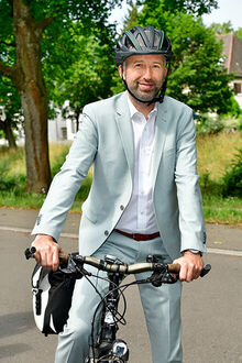 Oberbürgermeister Boris Palmer auf dem Fahrrad