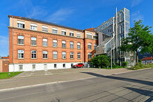 Außenansicht des Gebäudes in der Derendinger Straße 50, in dem nun der städtische Fachbereich Soziales untergebracht ist. 