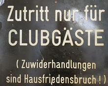 Schild am „Pub 13“, Tübingens erster Schwulenkneipe