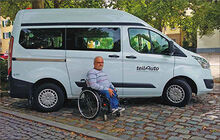 Rolli-Bus transportiert Fahrgäste im Rollstuhl
