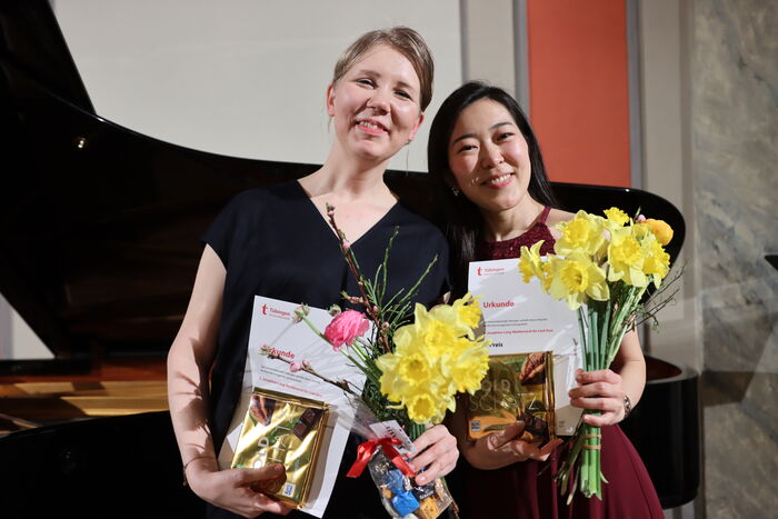 Das Bild zeigt die Pianistin Anu Rautakoski und die Sängerin Maine Takeda